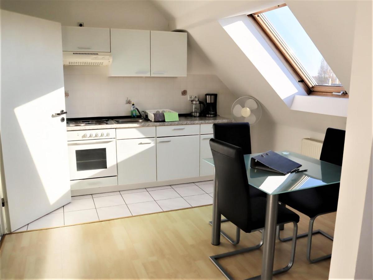 Kuschelige Dachgeschosswohnung Am Clarapark Leipzig Eksteriør bilde