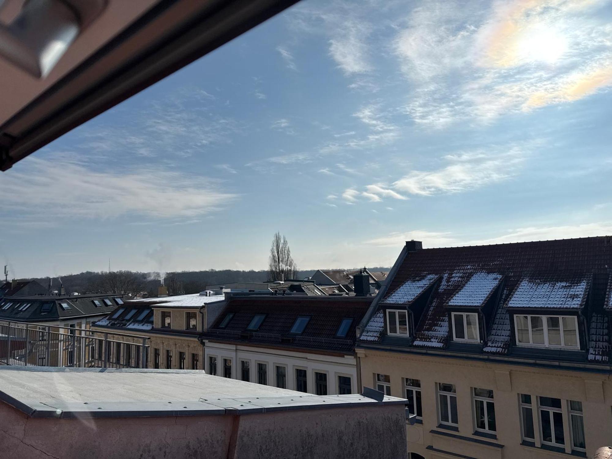 Kuschelige Dachgeschosswohnung Am Clarapark Leipzig Eksteriør bilde