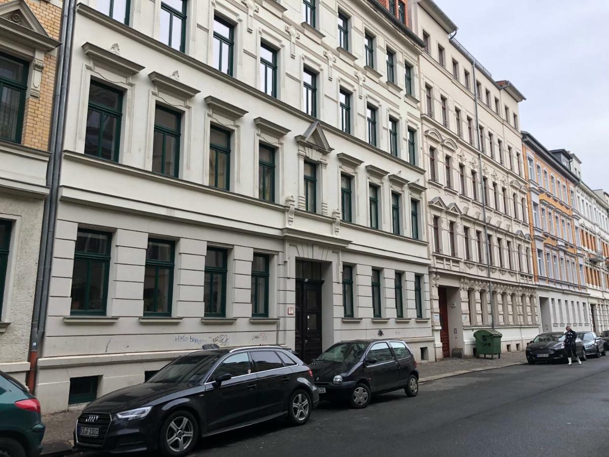 Kuschelige Dachgeschosswohnung Am Clarapark Leipzig Eksteriør bilde