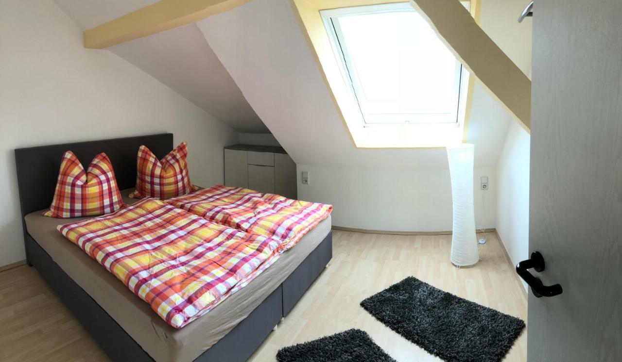 Kuschelige Dachgeschosswohnung Am Clarapark Leipzig Eksteriør bilde